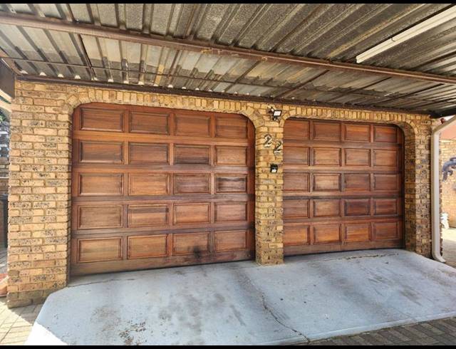 4 BEDROOM HOUSE FOR SALE IN HELIKONPARK